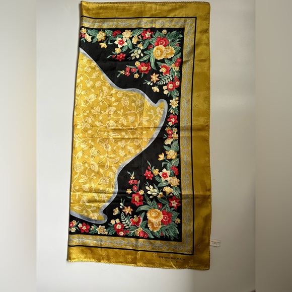 ❌❌ SOLD ❌❌ Authentic Scare Pierre Balmain Paris Silk Scarf - Picture 3 of 11